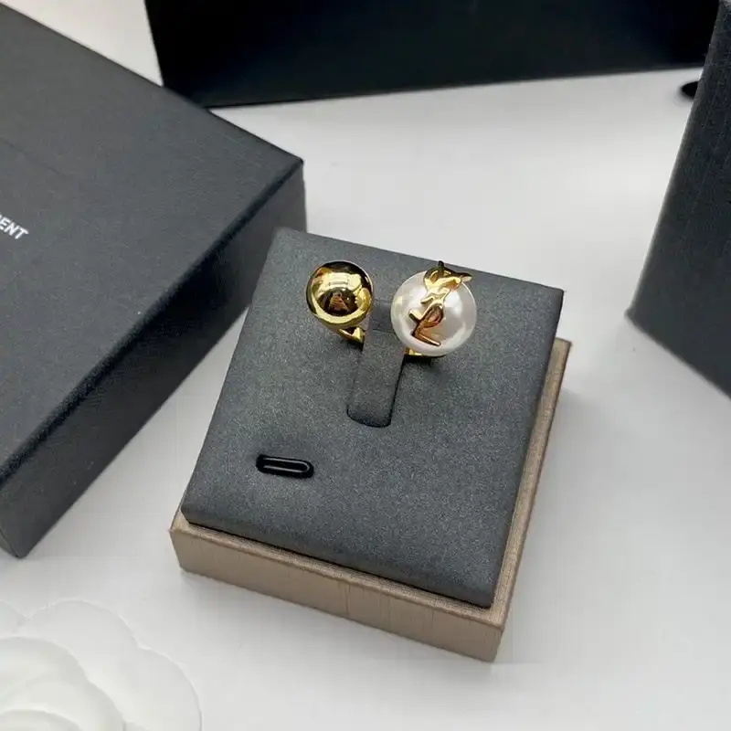 Saint Laurent Cassandre Pearl And Ball Ring In Metal Gold/White