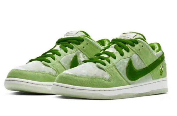 Nike SB Dunk Low x Strange Love Green