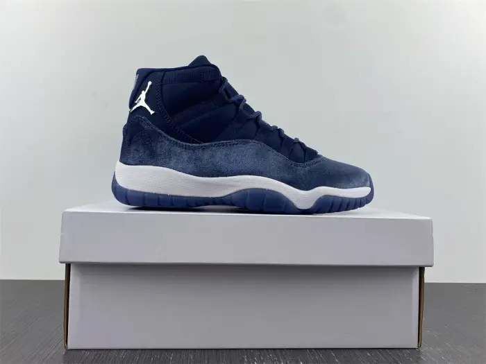 AIR JORDAN 11 VELVET WMNS MIDNIGHT NAVY AR0715-441 AIR JORDAN 11 VELVET WMNS MIDNIGHT NAVY AR0715-441