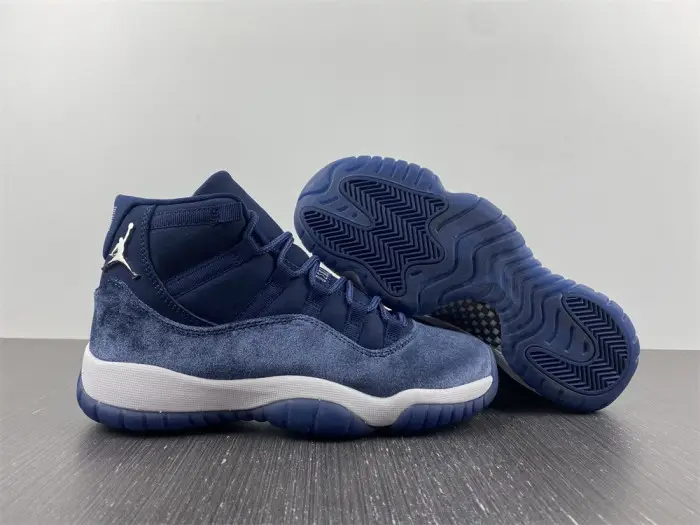 AIR JORDAN 11 VELVET WMNS MIDNIGHT NAVY AR0715-441 AIR JORDAN 11 VELVET WMNS MIDNIGHT NAVY AR0715-441