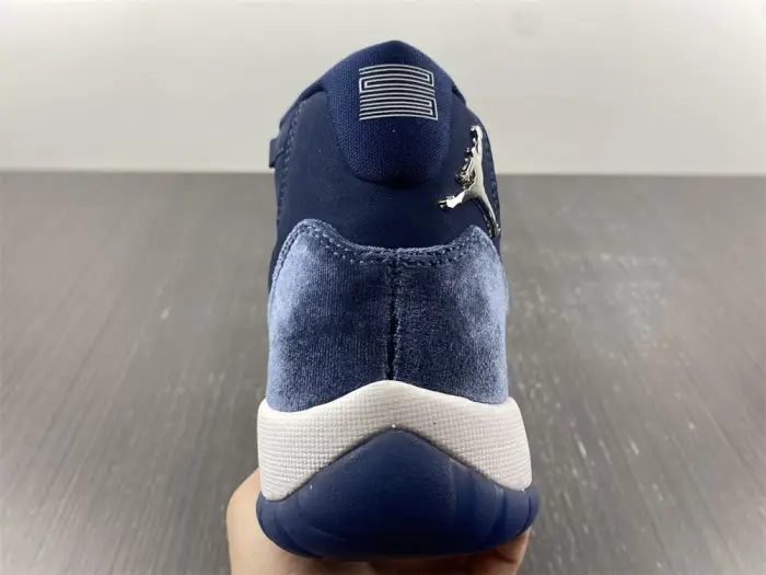 AIR JORDAN 11 VELVET WMNS MIDNIGHT NAVY AR0715-441 AIR JORDAN 11 VELVET WMNS MIDNIGHT NAVY AR0715-441