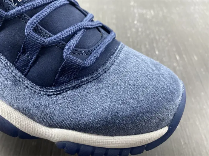 AIR JORDAN 11 VELVET WMNS MIDNIGHT NAVY AR0715-441 AIR JORDAN 11 VELVET WMNS MIDNIGHT NAVY AR0715-441