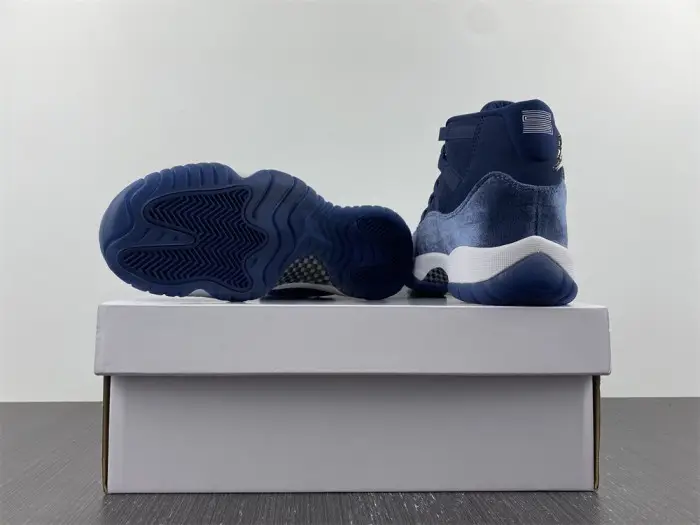 AIR JORDAN 11 VELVET WMNS MIDNIGHT NAVY AR0715-441 AIR JORDAN 11 VELVET WMNS MIDNIGHT NAVY AR0715-441