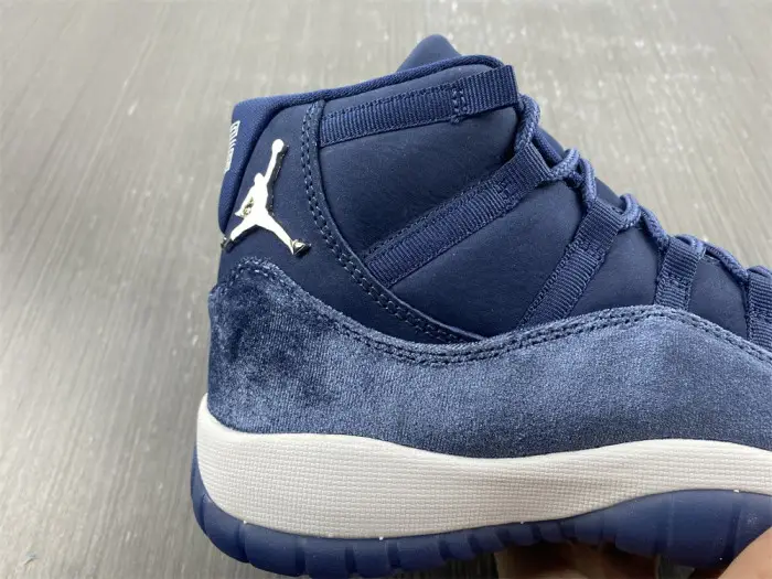AIR JORDAN 11 VELVET WMNS MIDNIGHT NAVY AR0715-441 AIR JORDAN 11 VELVET WMNS MIDNIGHT NAVY AR0715-441