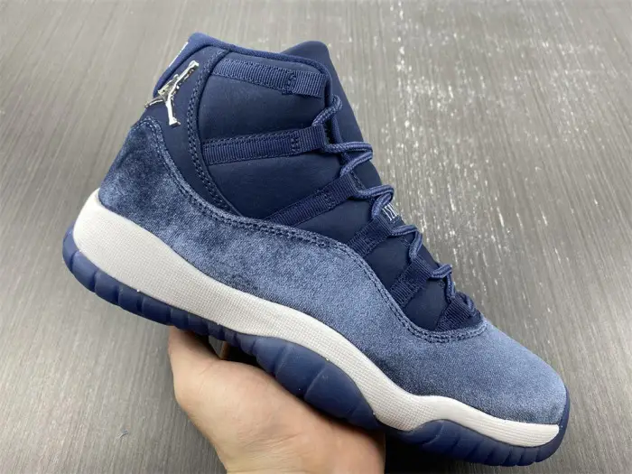 AIR JORDAN 11 VELVET WMNS MIDNIGHT NAVY AR0715-441 AIR JORDAN 11 VELVET WMNS MIDNIGHT NAVY AR0715-441