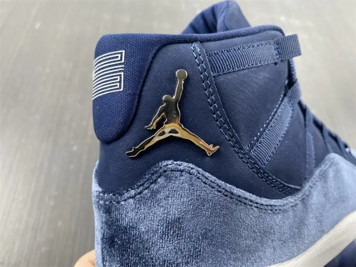 AIR JORDAN 11 VELVET WMNS MIDNIGHT NAVY AR0715-441 AIR JORDAN 11 VELVET WMNS MIDNIGHT NAVY AR0715-441