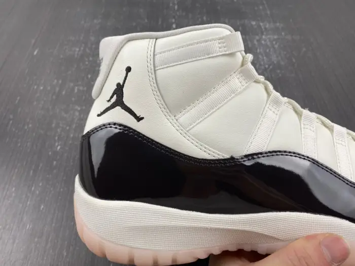 Air Jordan 11 Neapolitan AR0715-101 Air Jordan 11 Neapolitan AR0715-101