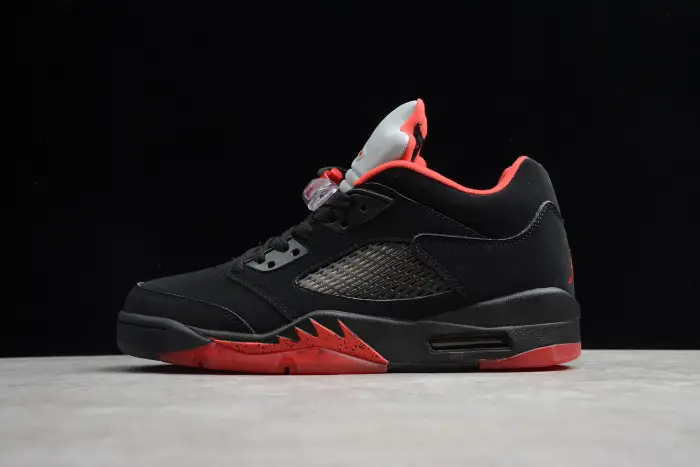 Air Jordan 5 Retro Low Alternate 90 black/ red mens 819171-001