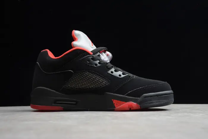 Air Jordan 5 Retro Low Alternate 90 black/ red mens 819171-001