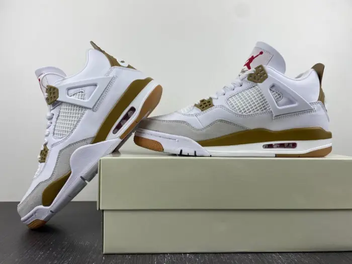 Nike SB x Air Jordan 4 DR5415-120 Nike SB x Air Jordan 4 DR5415-120