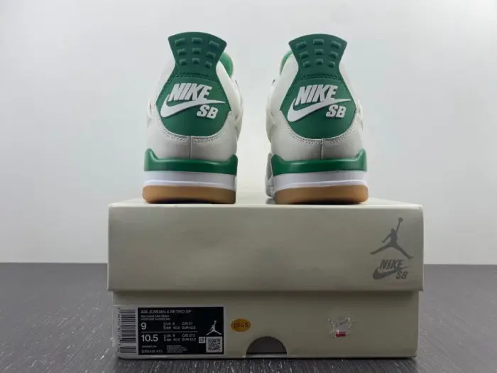 Nike SB x Air Jordan 4 Pine Green DR5415-103 Nike SB x Air Jordan 4 Pine Green DR5415-103