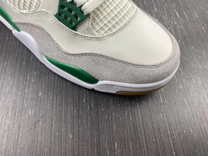 Nike SB x Air Jordan 4 Pine Green DR5415-103 Nike SB x Air Jordan 4 Pine Green DR5415-103