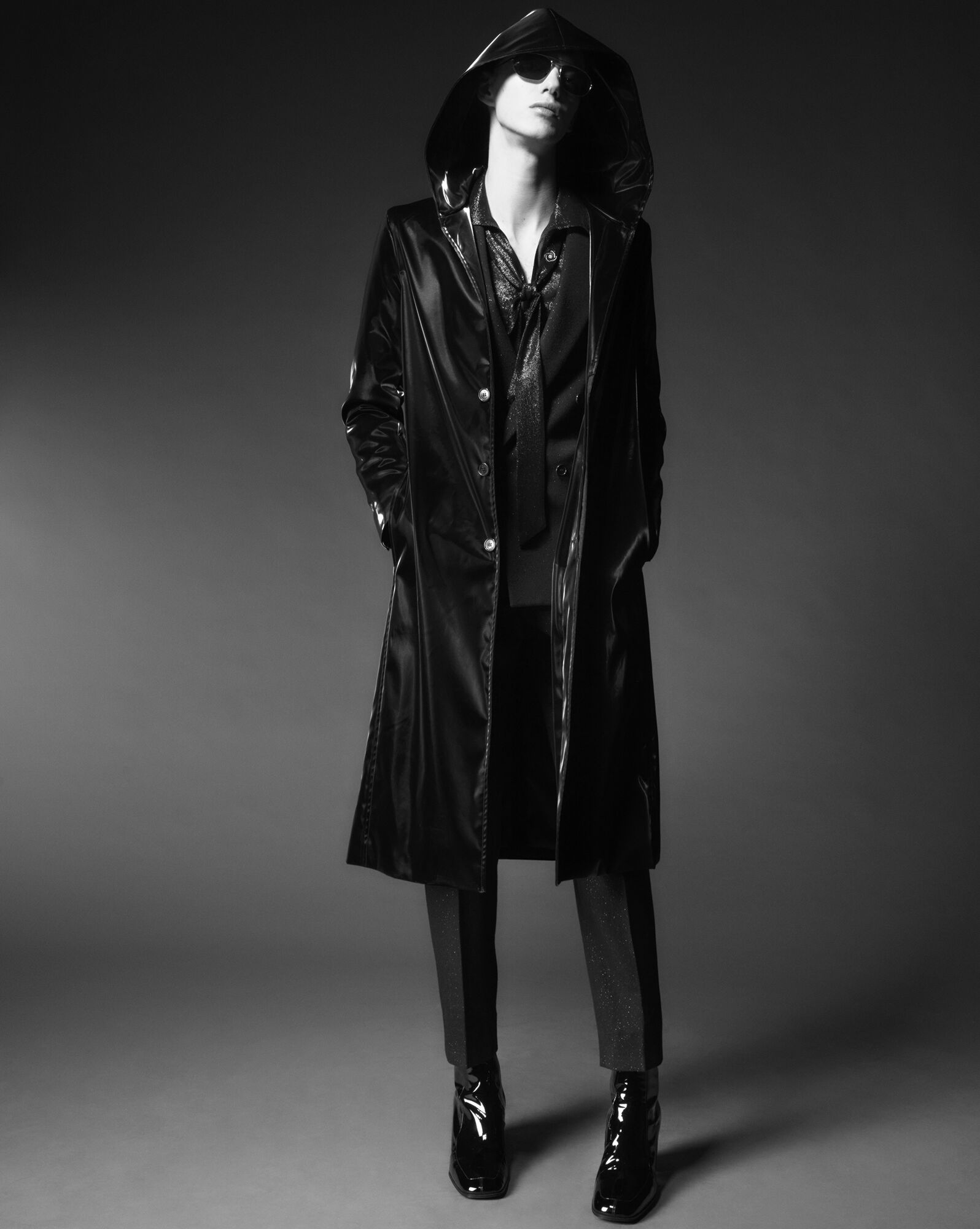 YSL Beau Zipped Boots In Patent Leather Noir | 9578421-ZS